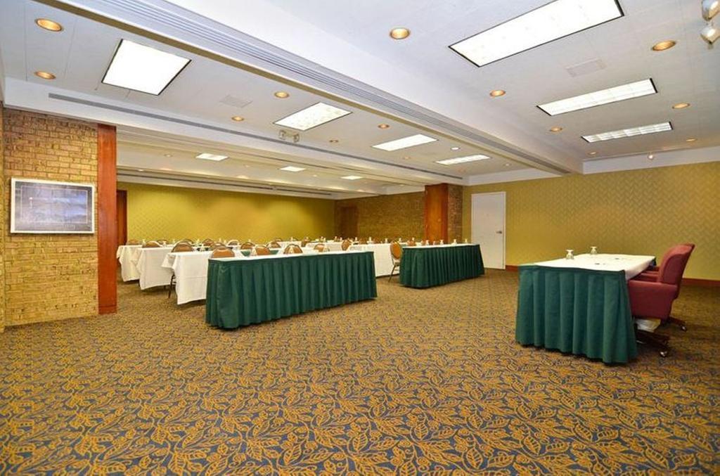 Clock Tower Resort And Conference Center - Rockford Kinh doanh bức ảnh
