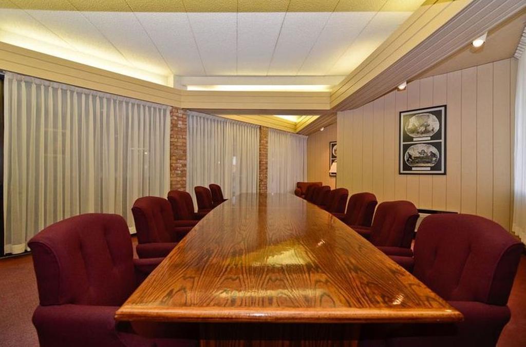 Clock Tower Resort And Conference Center - Rockford Kinh doanh bức ảnh